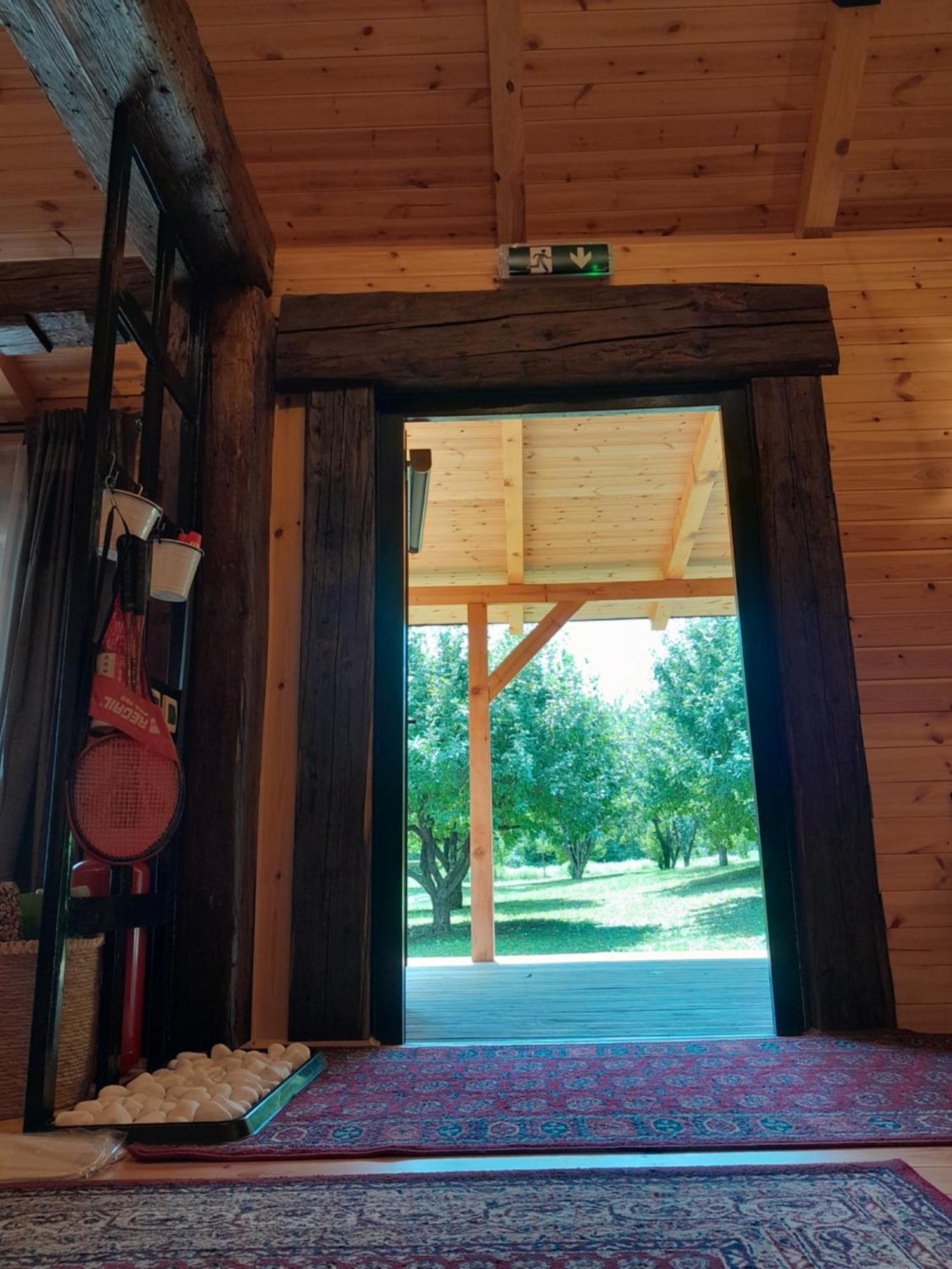 Nica Wood Vila Sremska Kamenica Exterior foto